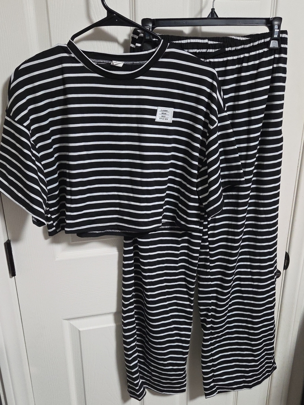 SHEIN Black & White Striped Kids Pajama Set - Cropped Short Sleeve Top & Pants